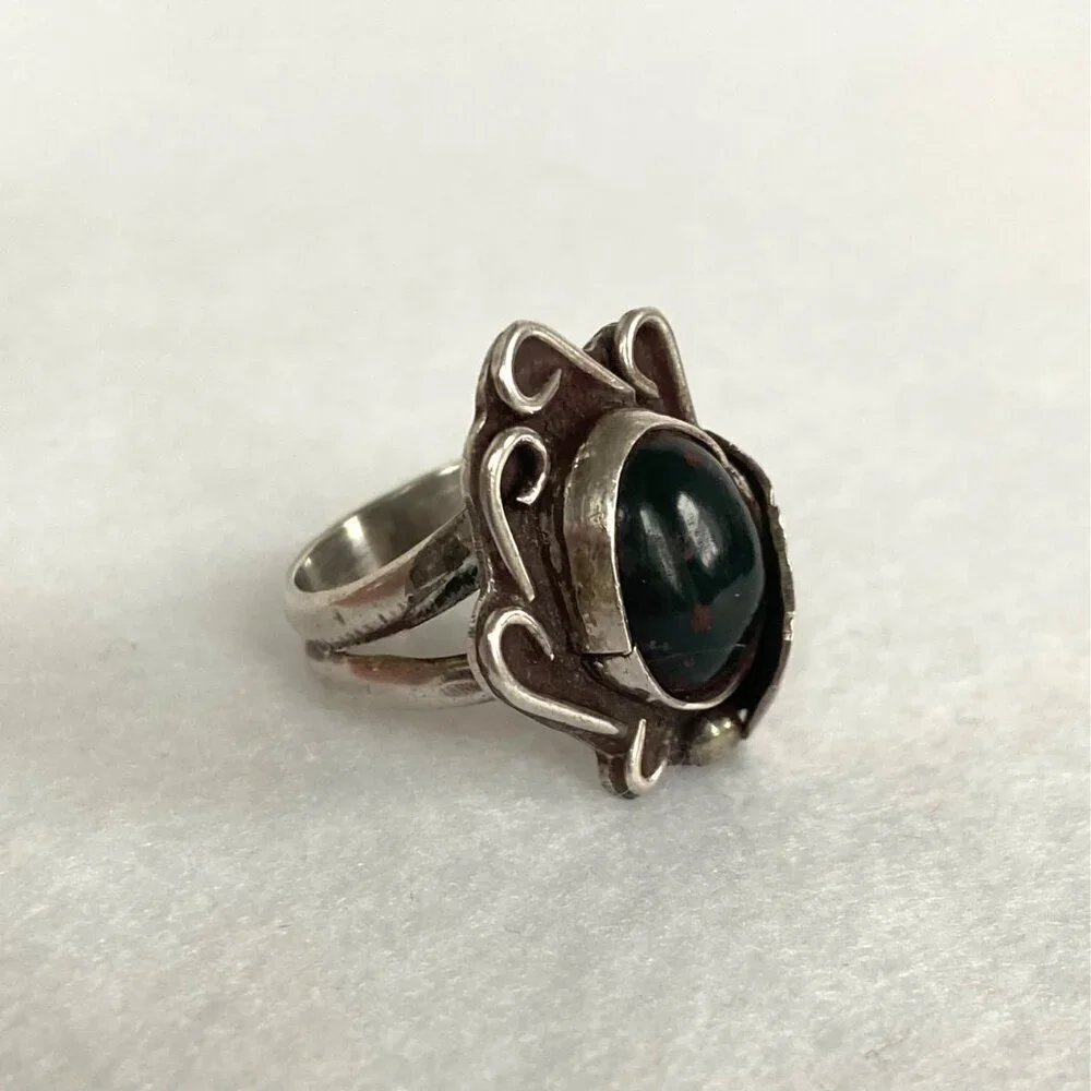 VTG Sterling Silver 925 Southwest Style Oval Deep Green Bloodstone Ring Sz 4.5